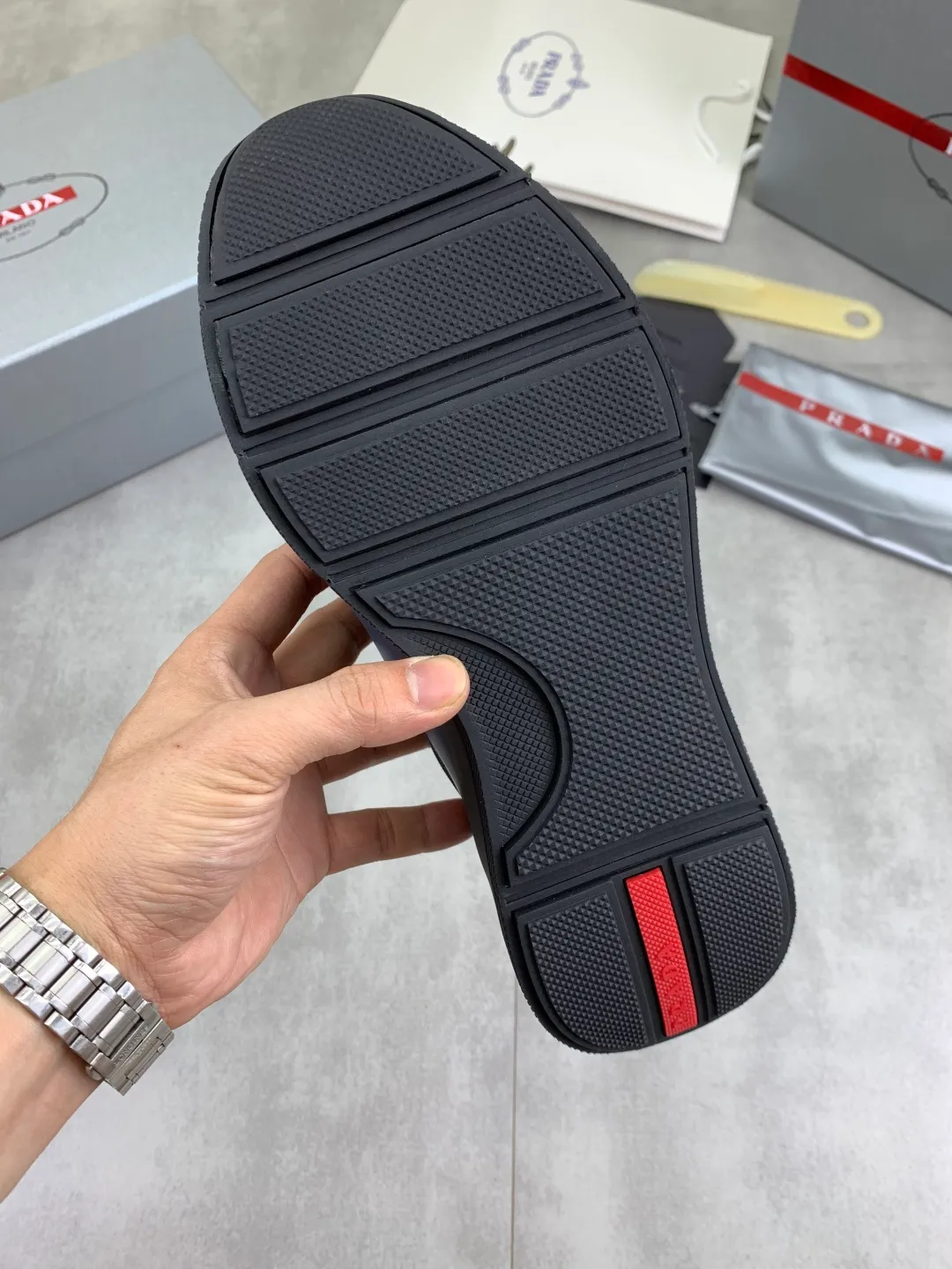 Men's men's shoes💰P580💰【New model】Top quality, new popular models on the official website, which will never go out of style for a century,🆘 The trendy brand (Prada) mainly promotes popular models, avant-garde and versatile fashionable men's shoes, private version molding, cowhide surface splicing 1:1 oil edge processing... fashionable and simple, original imported cowhide interior cowhide feet; the atmosphere and personality are more fashionable, eye-catching and pursuing class. It will subvert old ideas and be a must-have for fashionistas who want to spend time with you! Must keep it! High-end comfort, high-end quality workmanship. Size: 38-44 Various colors available. full package